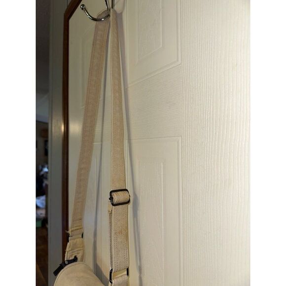 Kavu Kicker Crossbody Tan Canvas Bag - Picture 8 of 16